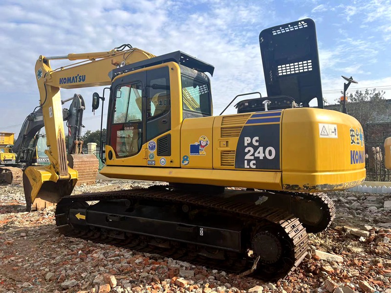 Used Komatsu PC240-8excavator|No. 24518-21