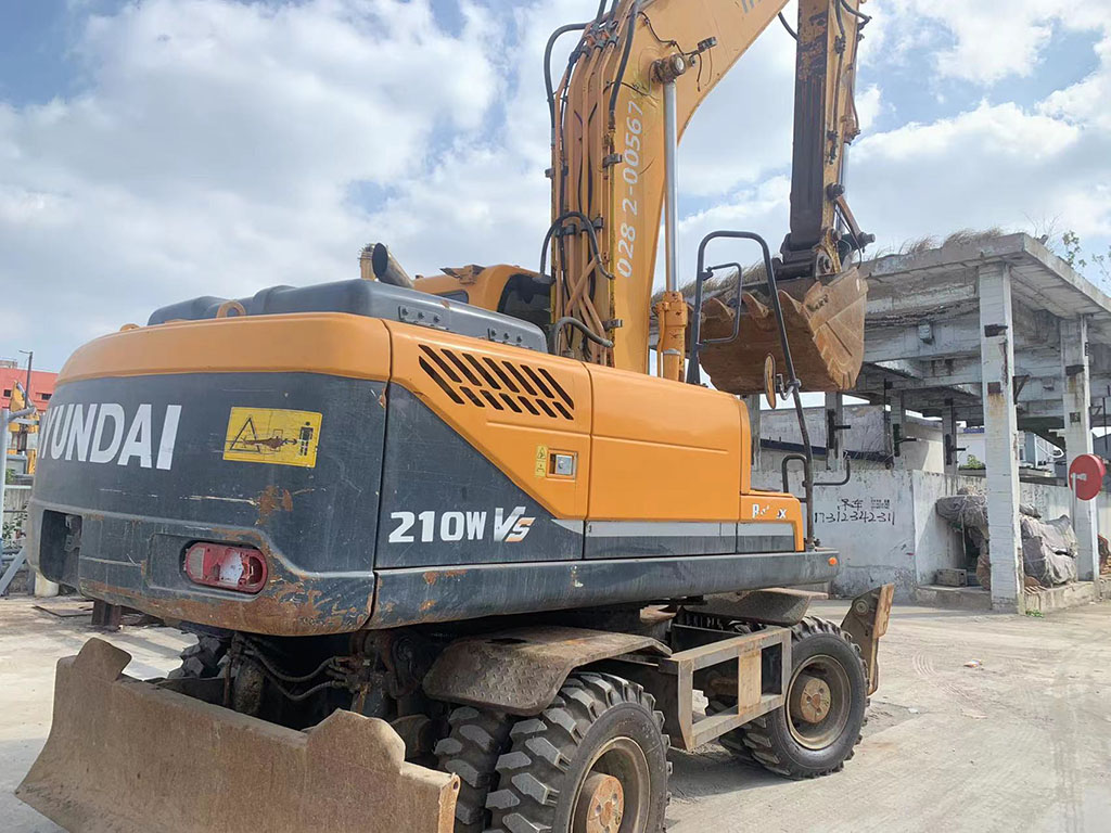 Used Hyundai R210W-VS excavator | No. 24529-14