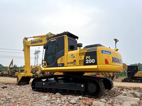 Used Komatsu PC200-8 excavator | No. 24518-24