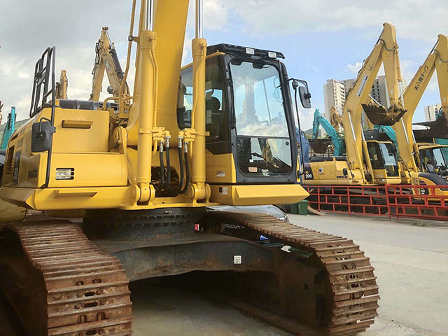 Komatsu PC350-10