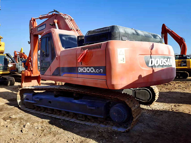 Used Doosan DH300-7 Excavator | No. 24530-7