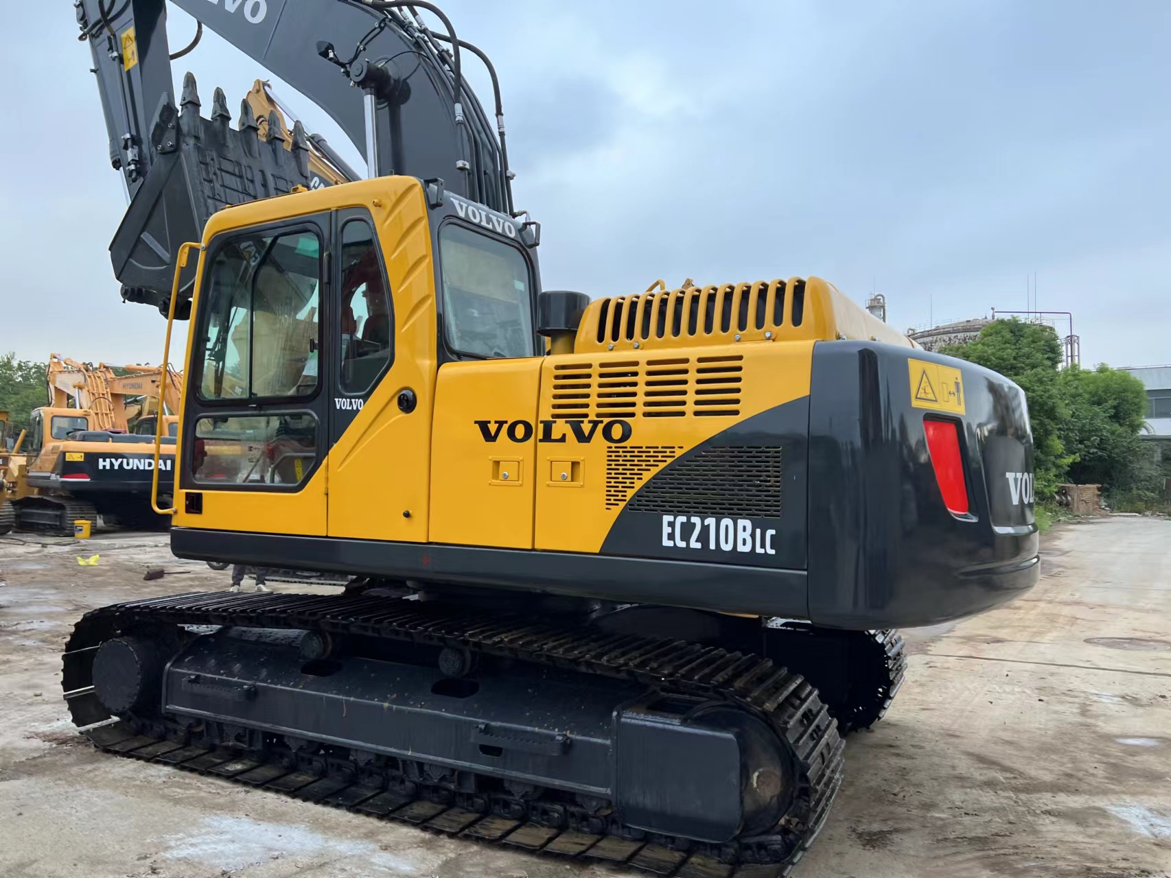 Used Volvo EC210B excavator | No. 2462-10