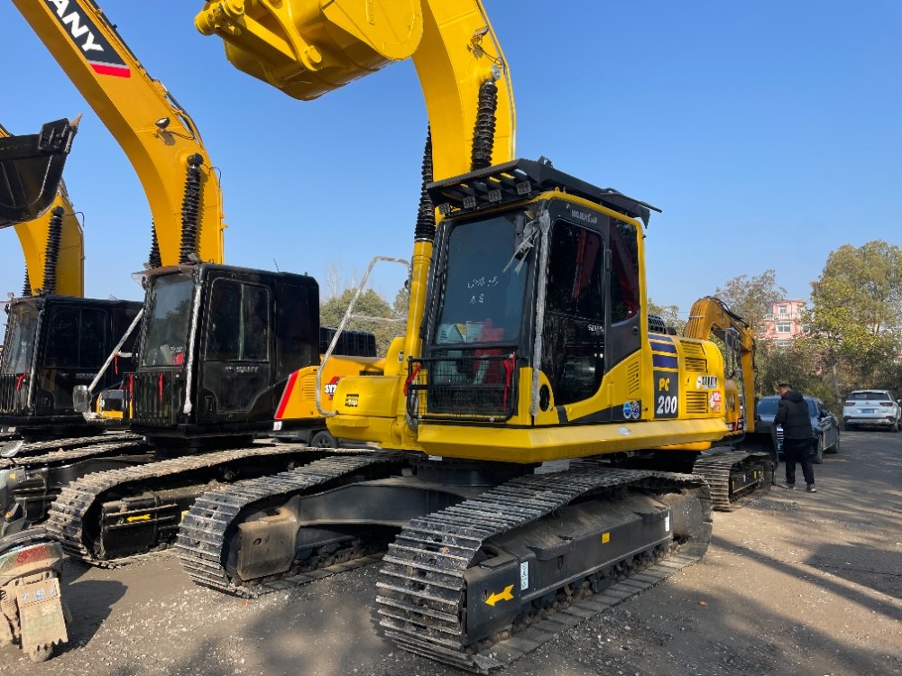 Komatsu PC200-8 excavator No. 24119-3