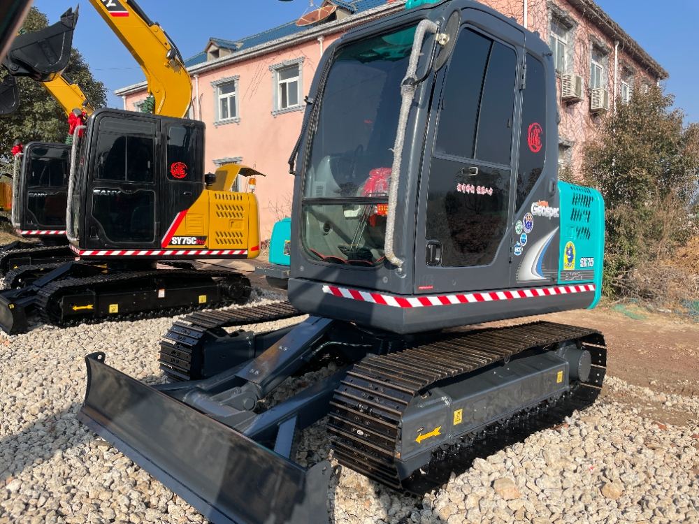 Kobelco SK75