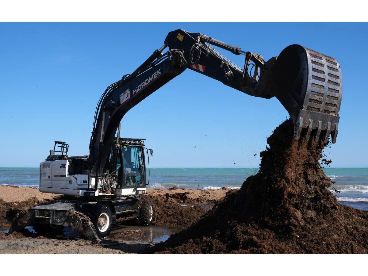 Choose to buy a new excavator or a used excavator?_2_WH_1200x900px.jpg