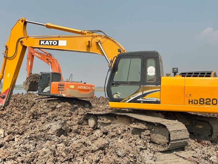 Used Kato HD820-R5 excavator_WH_712x534px.jpg