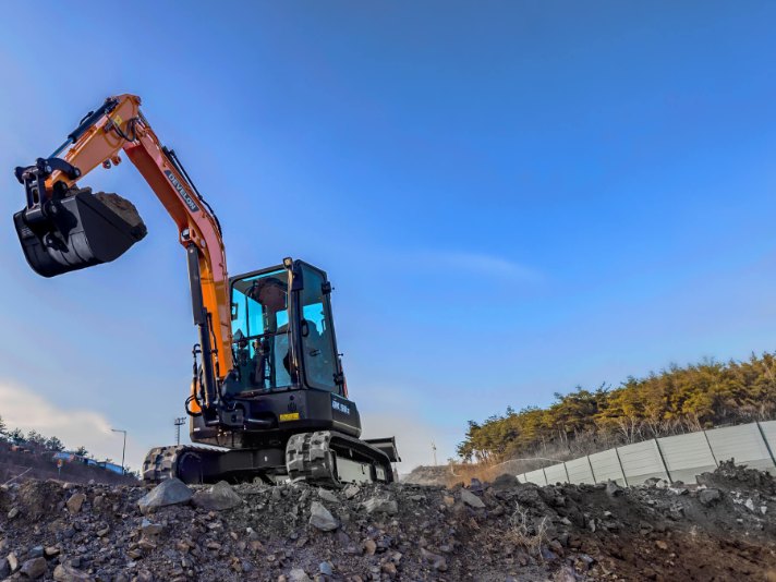 Tiedou DEVELON used excavator DX50Z_WH_712x534px.jpg