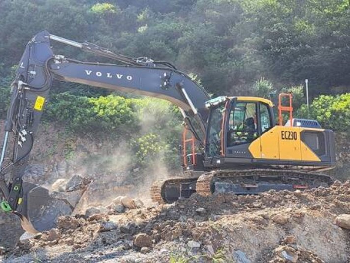 Tiedou used an excavator Volvo EC230_WH_712x534px.jpg