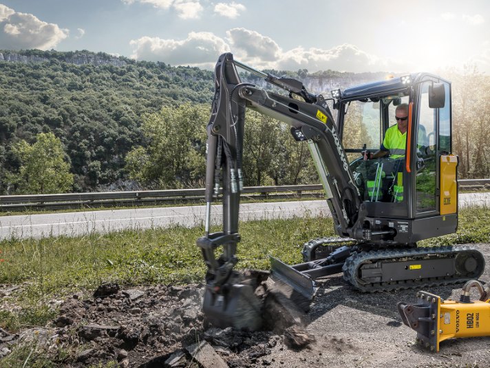 Tiedou Volvo used excavator EC20E_WH_712x534px.jpg