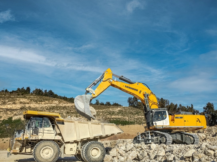 Tiedou used excavator Liebherr R998SME.jpg